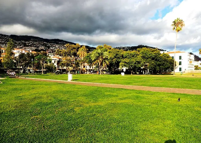 Old Town House Madeira 度假居 *
