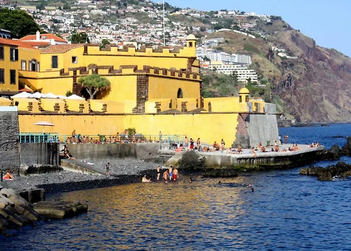 Old Town House Madeira 度假居 *